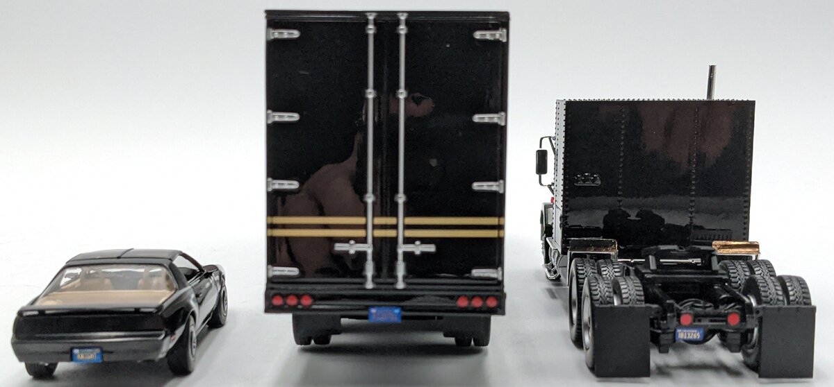 Iconic Replicas 43-0639 1:43 GMC General W/Trailer & Firebird Knight Rider