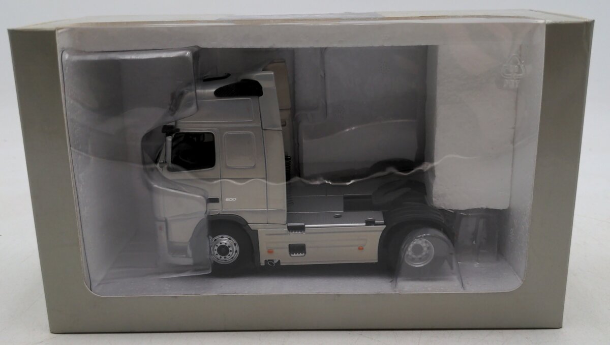 Motorart 10120 1:43 Scale Volvo FH12 Tractor Semi Truck