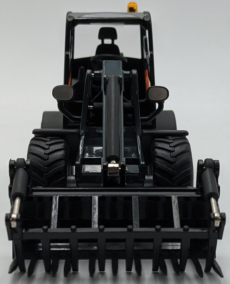 IMC 99-10104 1:32 Doosan DL80 TL Wheel Loader
