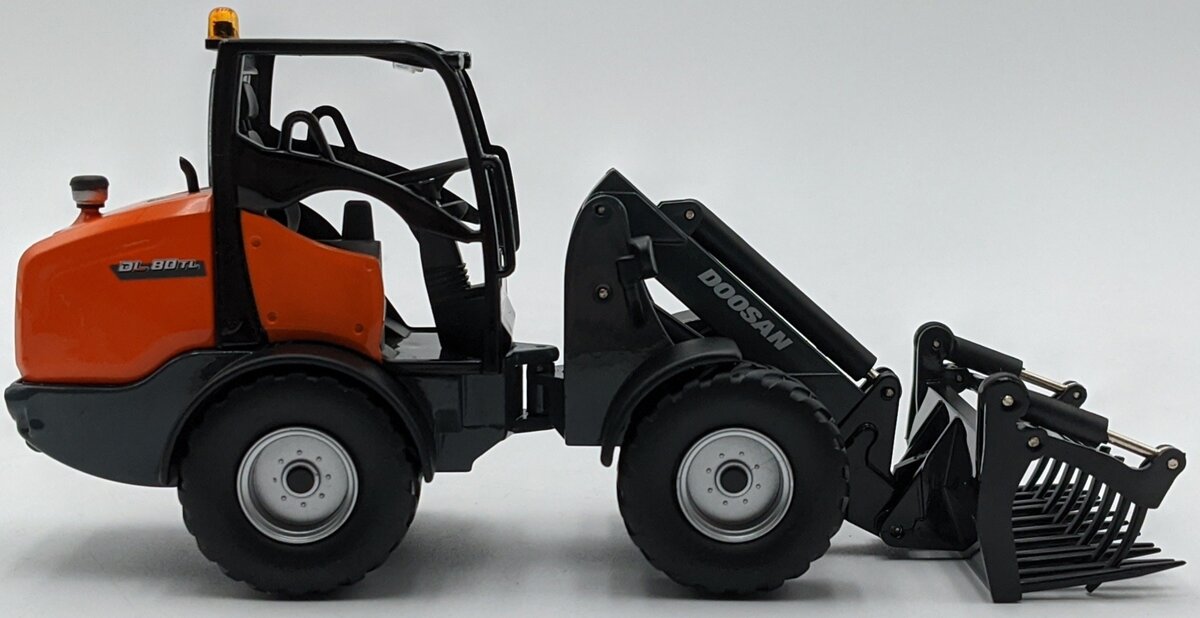 IMC 99-10104 1:32 Doosan DL80 TL Wheel Loader