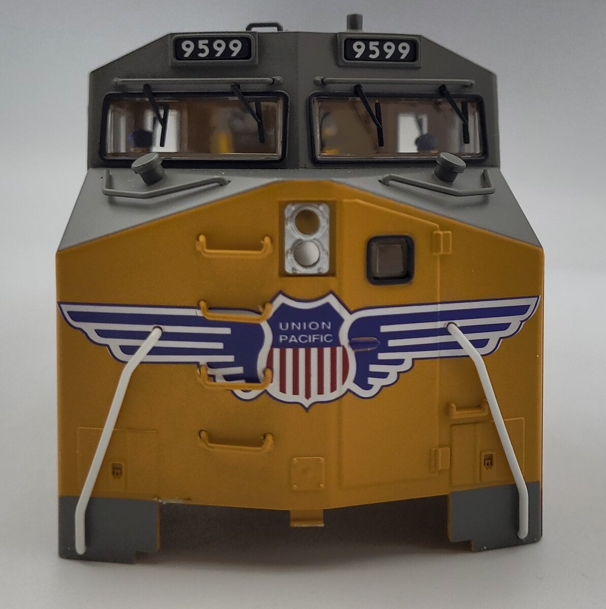 Lionel 39580-2 Union Pacific Dash 9-44CW Diesel Locomotive Shell #9599
