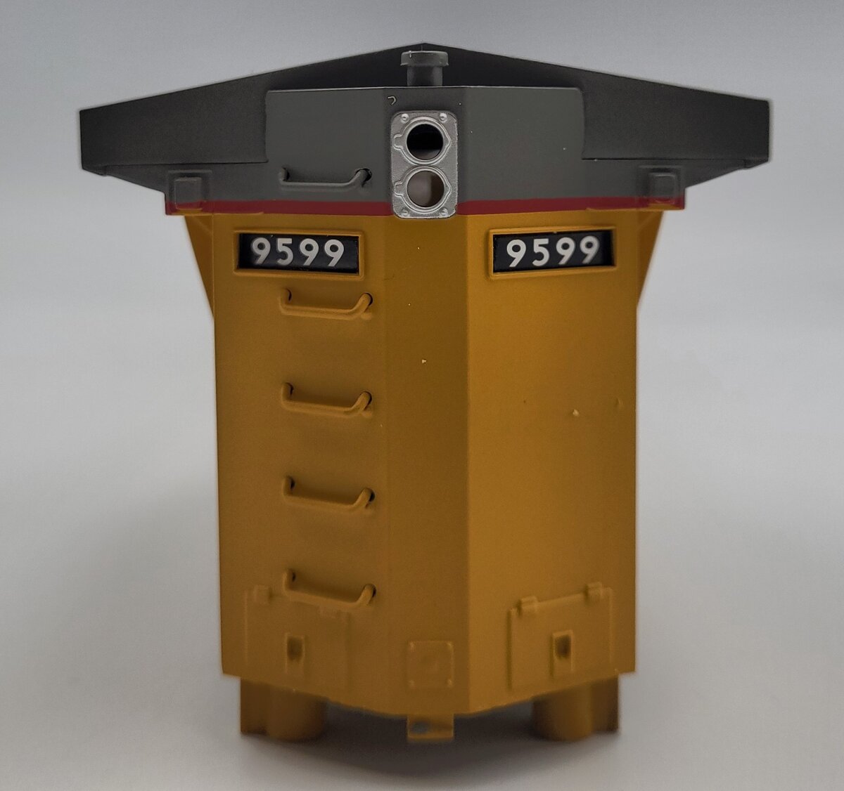 Lionel 39580-2 Union Pacific Dash 9-44CW Diesel Locomotive Shell #9599