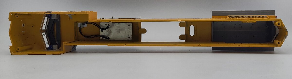 Lionel 39580-2 Union Pacific Dash 9-44CW Diesel Locomotive Shell #9599