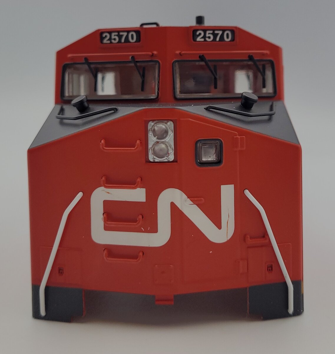 Lionel 39591-2 Canadian National Dash 9-44CW Diesel Locomotive Shell #2570