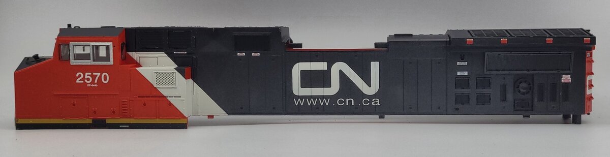 Lionel 39591-2 Canadian National Dash 9-44CW Diesel Locomotive Shell #2570