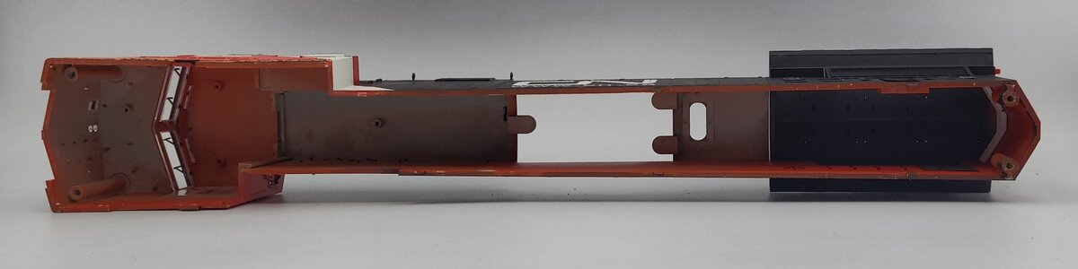 Lionel 39591-2 Canadian National Dash 9-44CW Diesel Locomotive Shell #2570