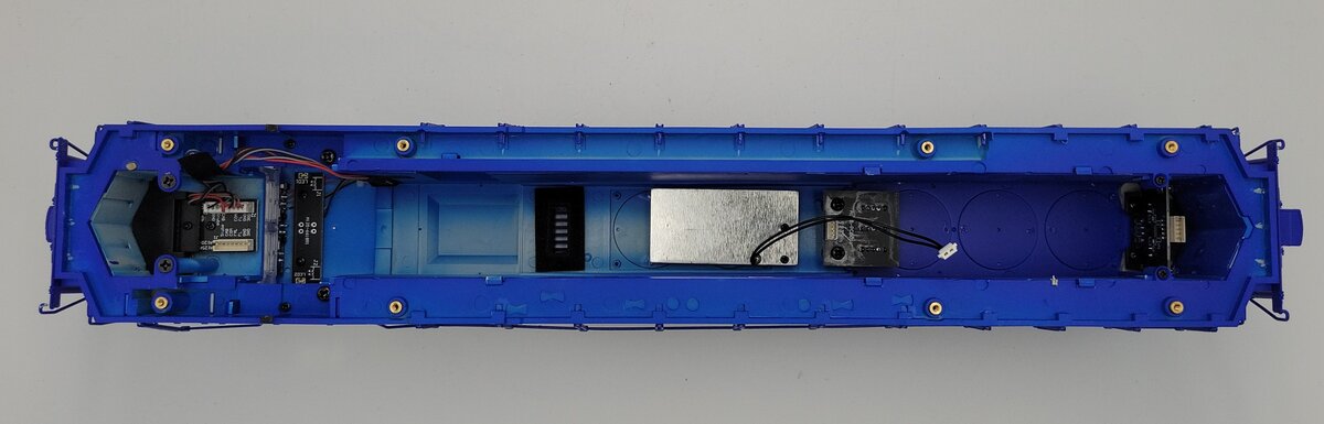 Lionel 4353-1 O Gauge Blue/White EMD Superbass Diesel Locomotive Shell #4353