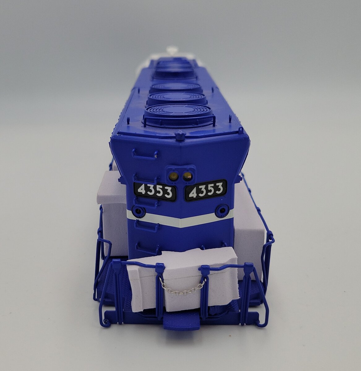 Lionel 4353-1 O Gauge Blue/White EMD Superbass Diesel Locomotive Shell #4353