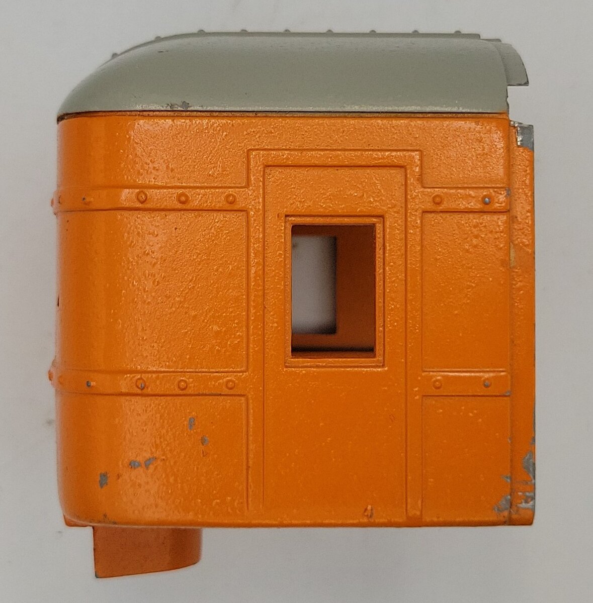 Lionel 782-25 O Gauge Hiawatha Cast Orange and Gray Passenger Car Tail Cab