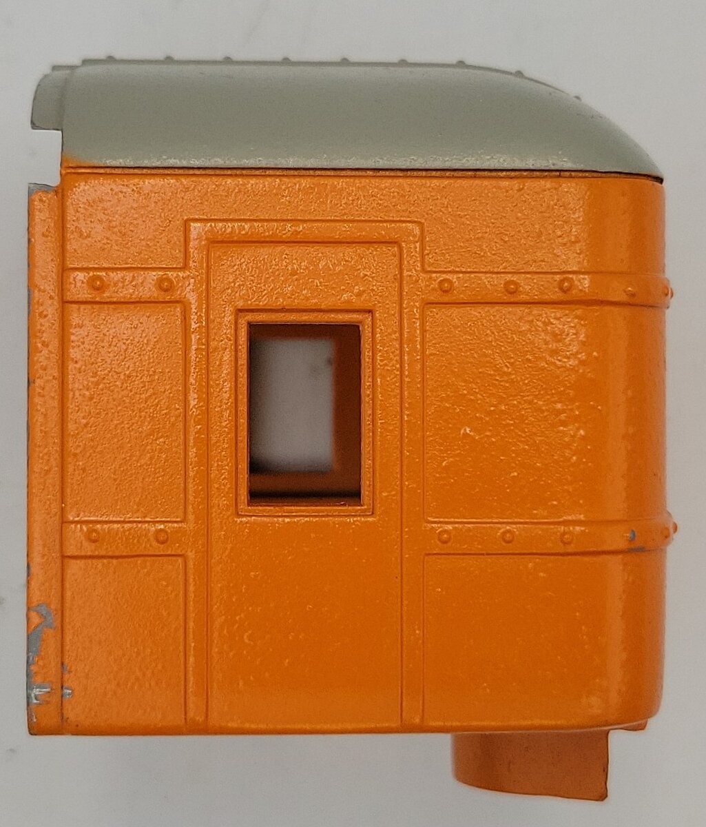 Lionel 782-25 O Gauge Hiawatha Cast Orange and Gray Passenger Car Tail Cab