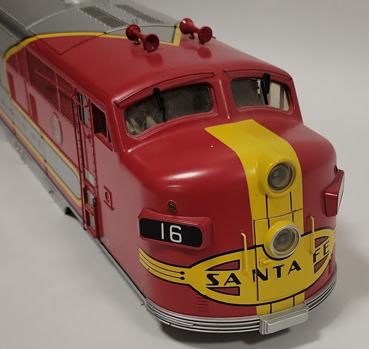 MTH 70-2013-10 G Scale Santa Fe Diesel Loco Shell with Trim #16