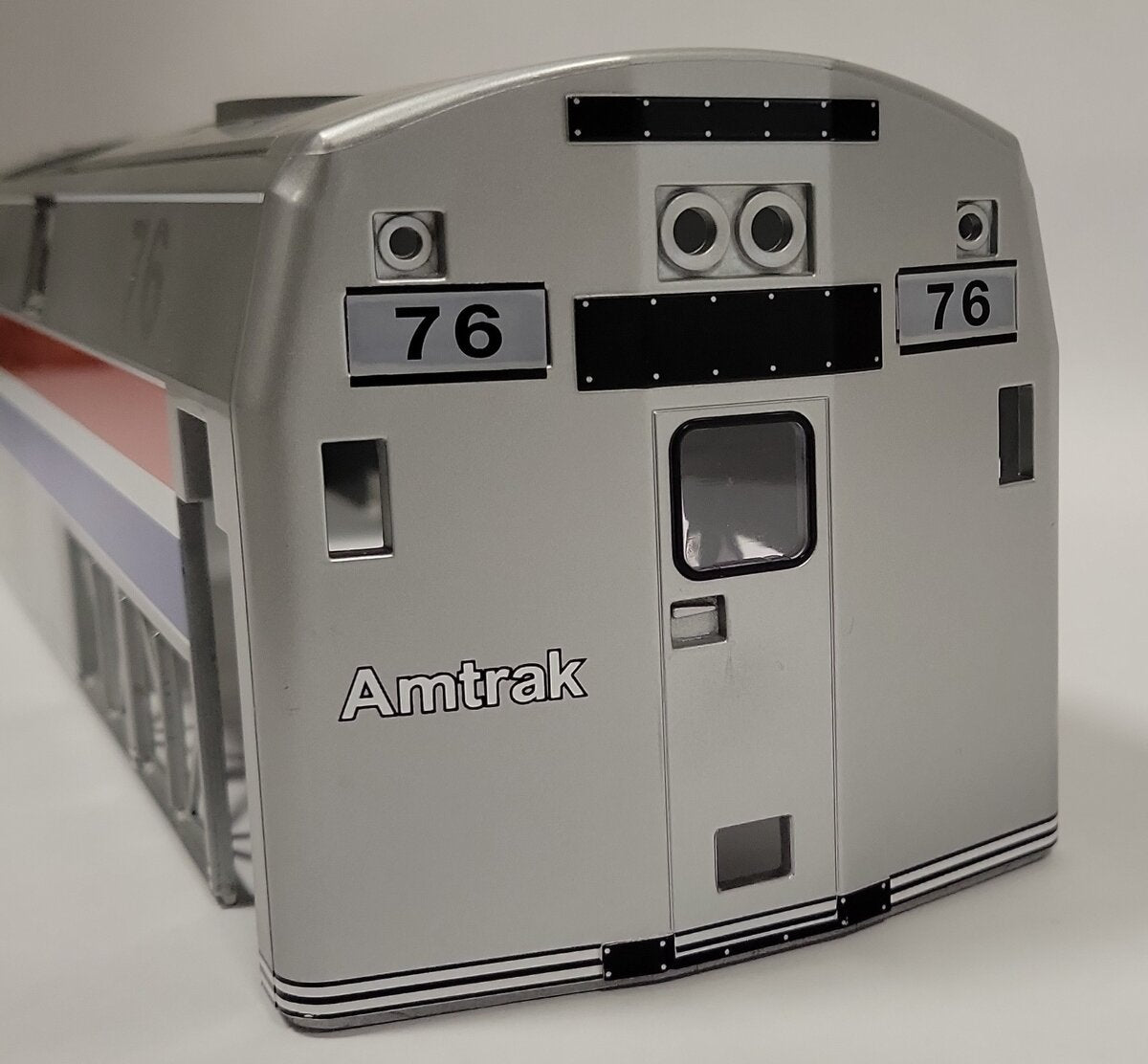 LGB 20490-10 G Scale Amtrak Genesis Diesel Locomotive Shell #76