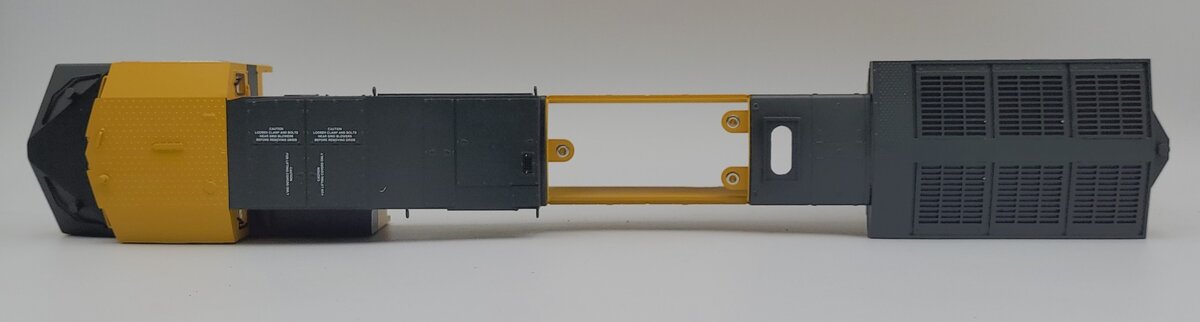 Lionel 39576-2 C&NW Dash 9-44CW Diesel Locomotive Shell #8622