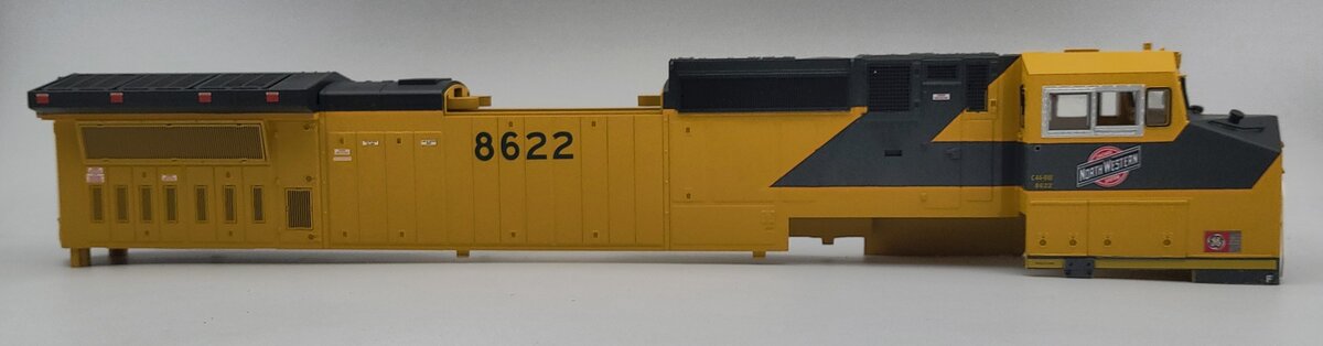 Lionel 39576-2 C&NW Dash 9-44CW Diesel Locomotive Shell #8622