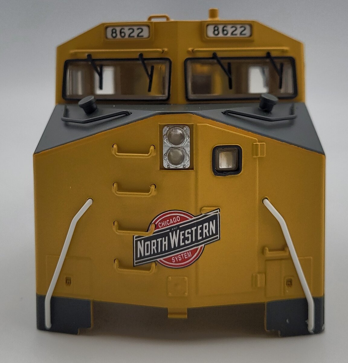 Lionel 39576-2 C&NW Dash 9-44CW Diesel Locomotive Shell #8622