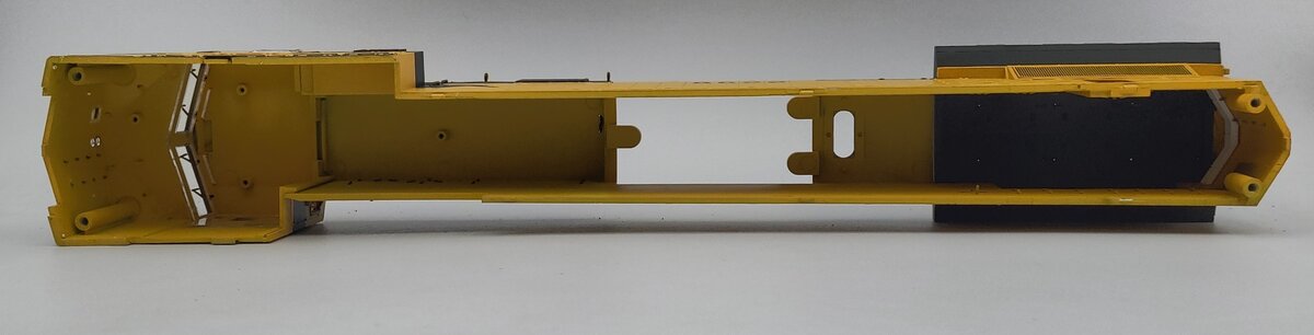 Lionel 39576-2 C&NW Dash 9-44CW Diesel Locomotive Shell #8622