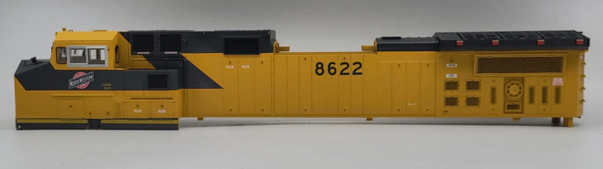 Lionel 39576-2 C&NW Dash 9-44CW Diesel Locomotive Shell #8622
