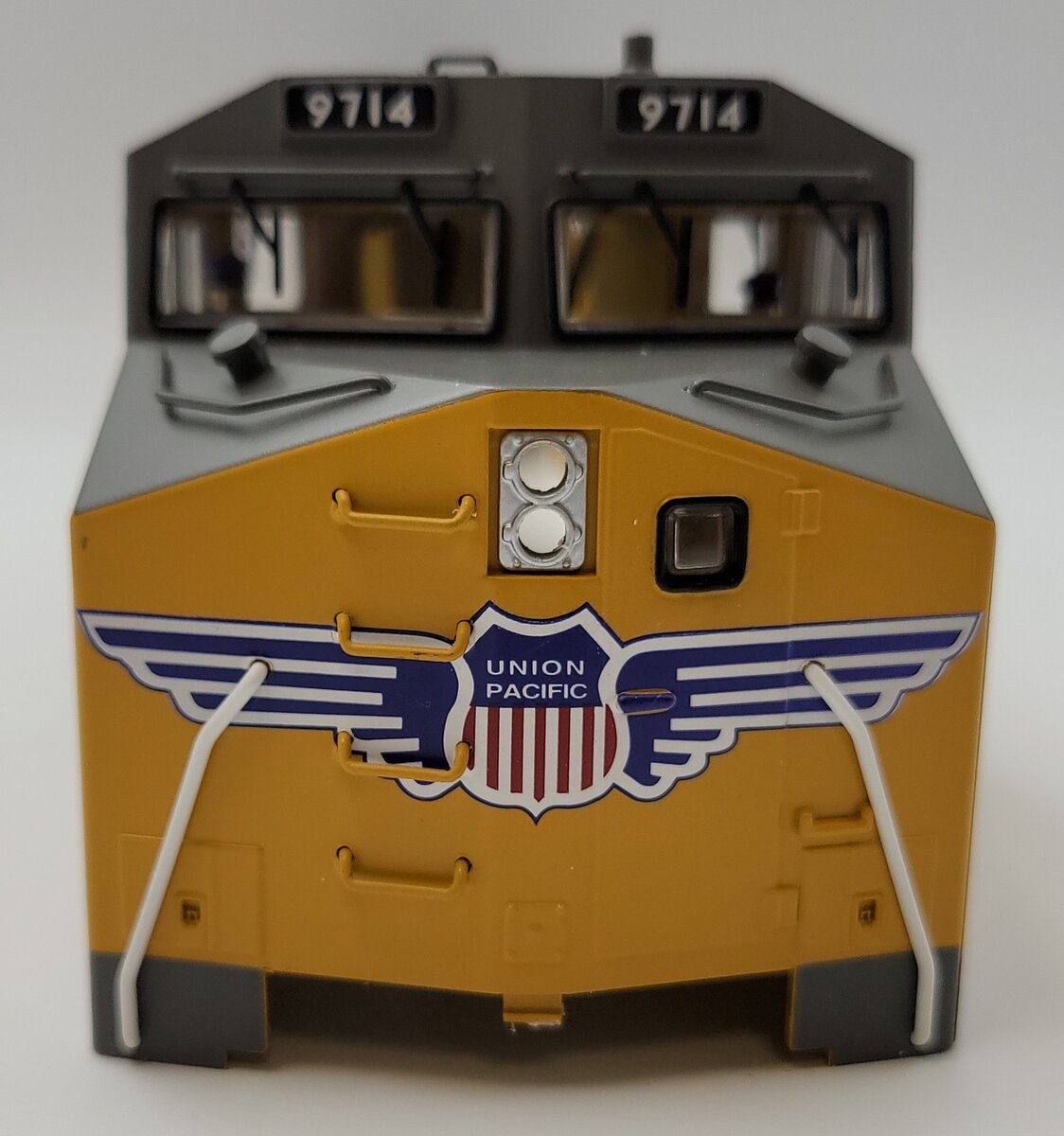 Lionel 39581-2 Union Pacific Dash-9 Diesel Locomotive Body Shell #9714