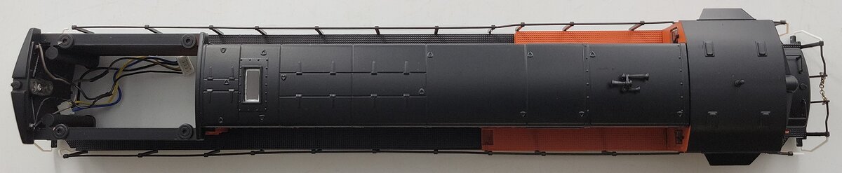 American Flyer 48192-2 Milwaukee Road Legacy U-33C Diesel Loco Body Shell #8002