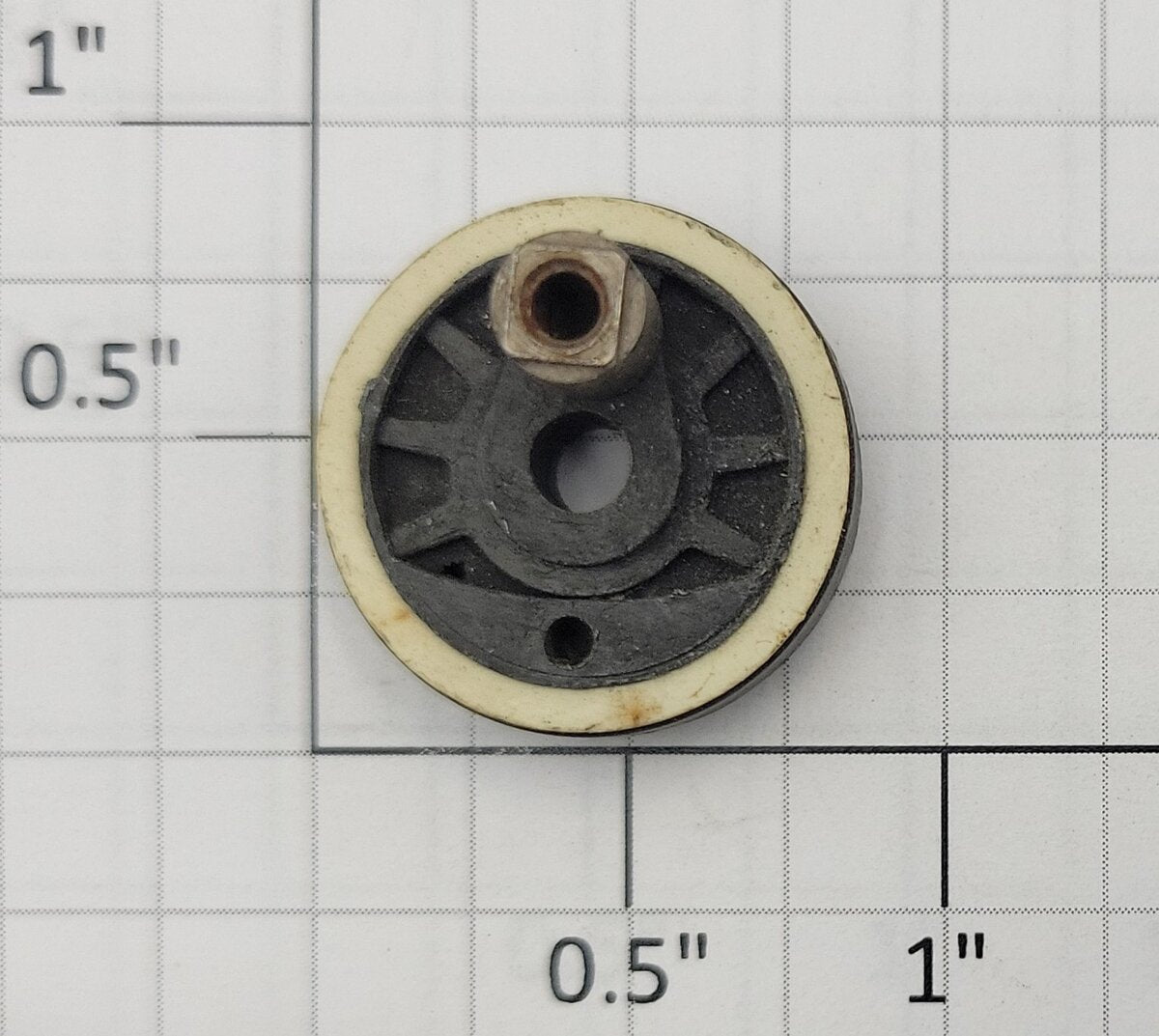 American Flyer XA10104A2 Flangeless Metal Center Wheel with Nickel Square Stud
