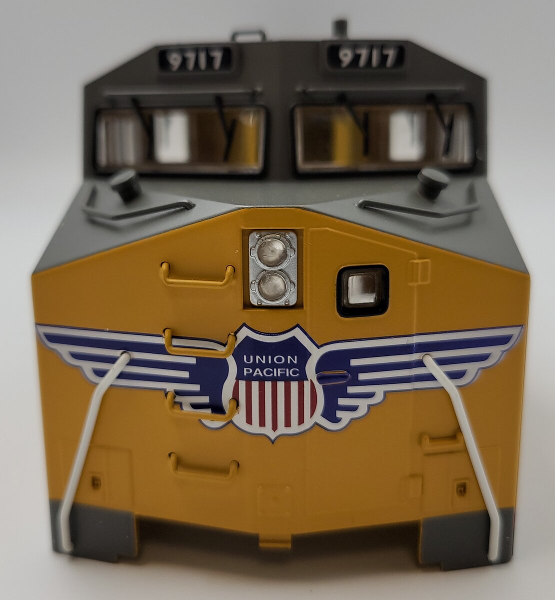Lionel 39582-2 Union Pacific Dash-9 Diesel Locomotive Body Shell #9717