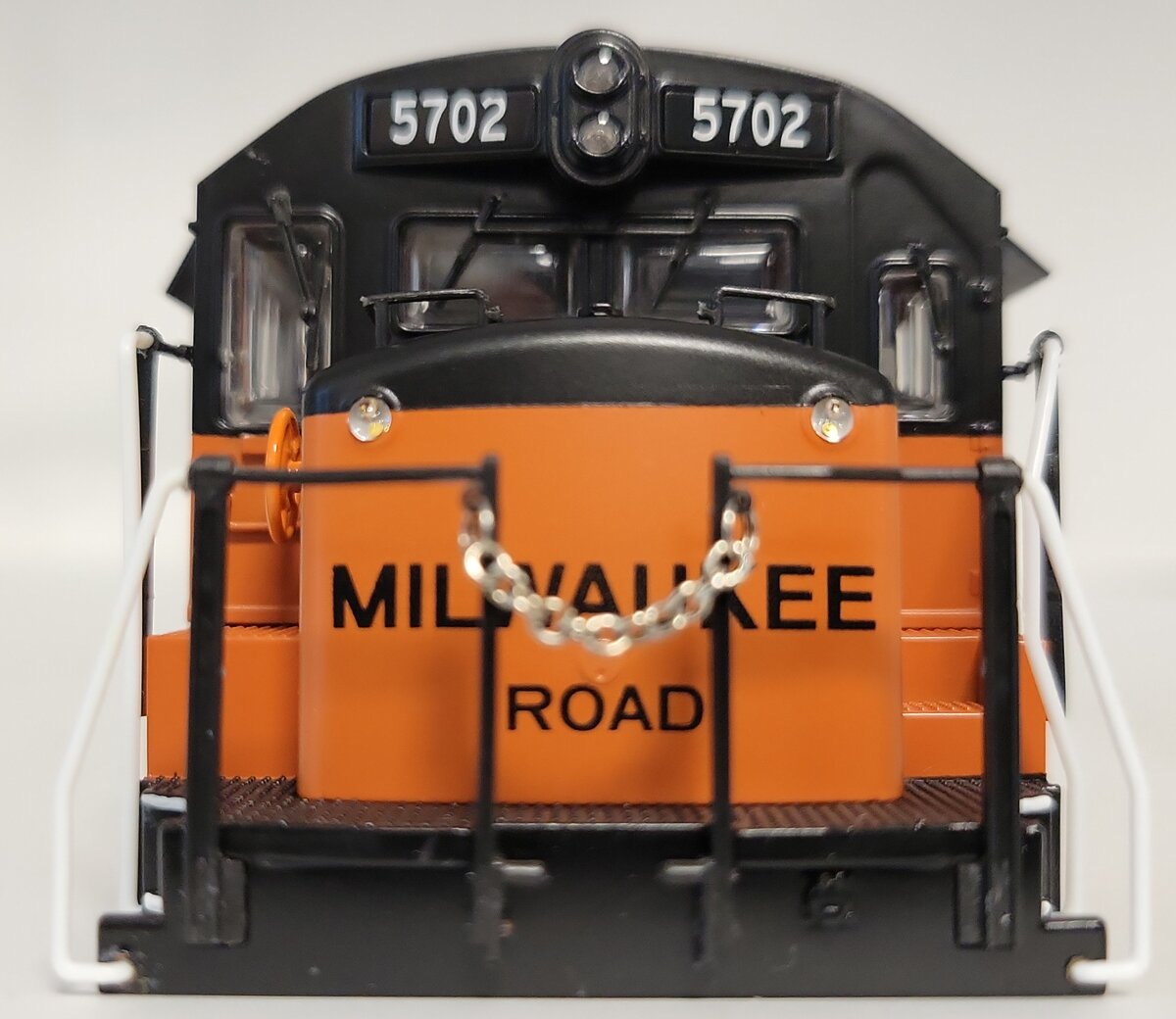 American Flyer 48191-2 Milwaukee Road Legacy U-33C Diesel Locomotive Shell #5702