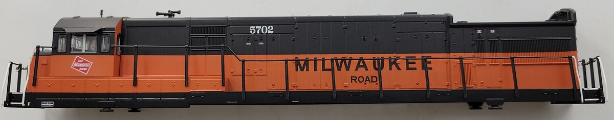 American Flyer 48191-2 Milwaukee Road Legacy U-33C Diesel Locomotive Shell #5702