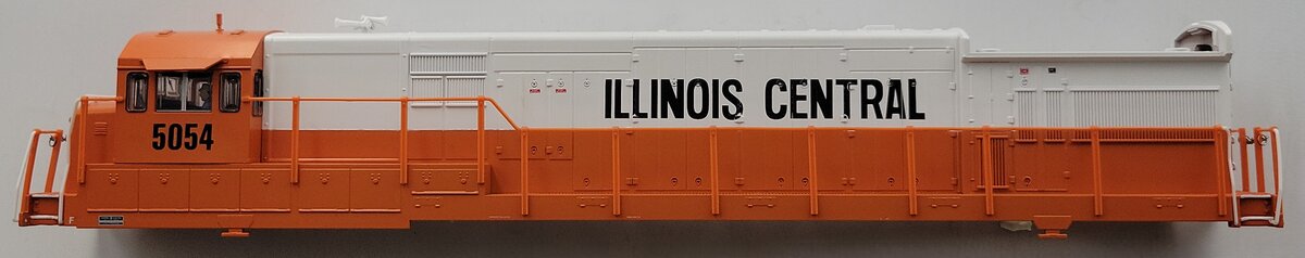 American Flyer 48189-2 Illinois Central Legacy U-33C Diesel Loco Shell #5054