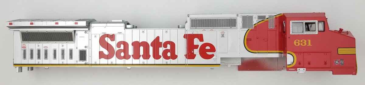 Lionel 39567-2 AT&SF DASH-9 Diesel Locomotive Body Shell #631