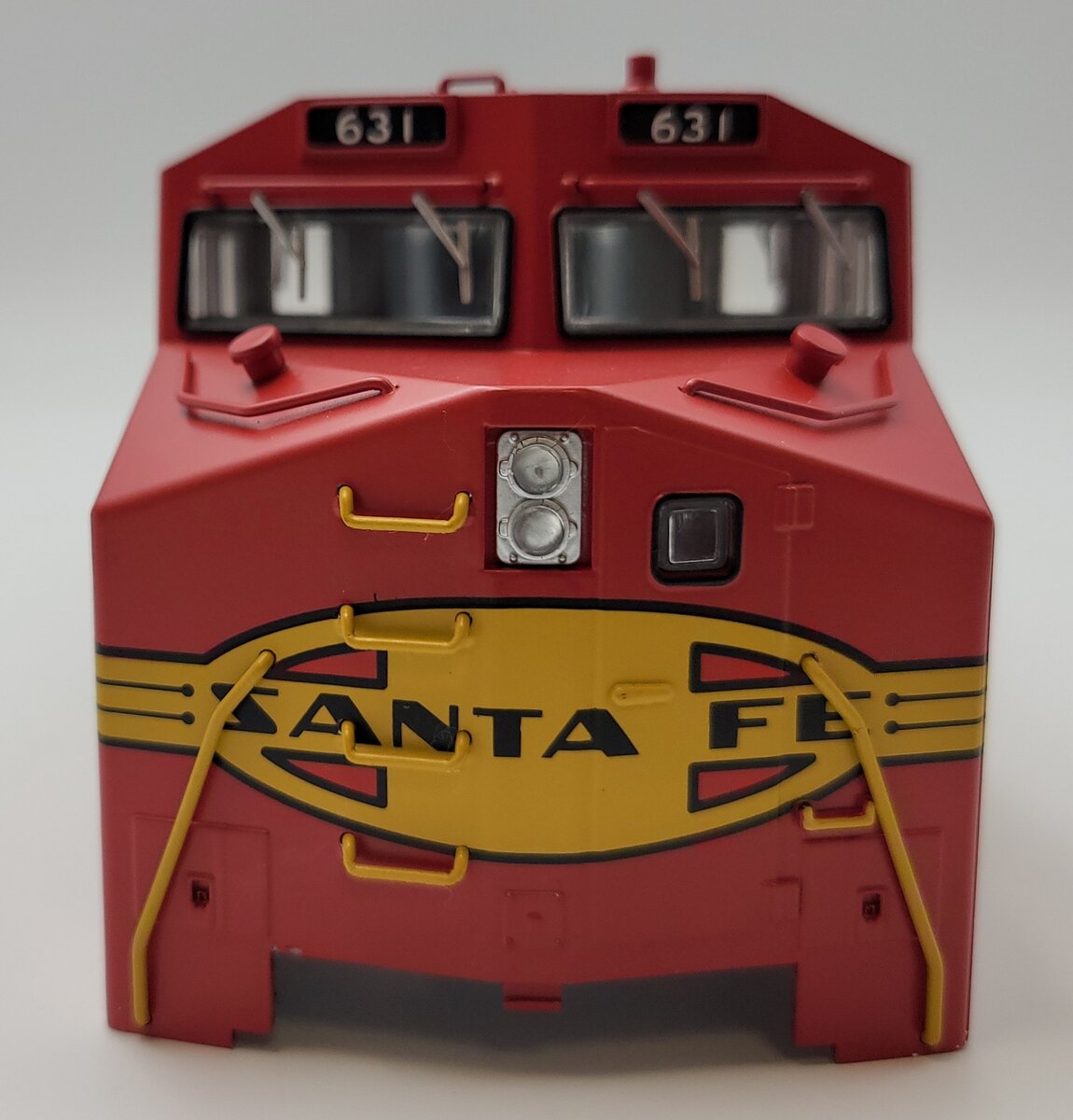 Lionel 39567-2 AT&SF DASH-9 Diesel Locomotive Body Shell #631