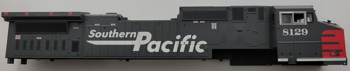 Lionel 39579-2 Southern Pacific GE Dash-9 Diesel Locomotive Body Shell #8129