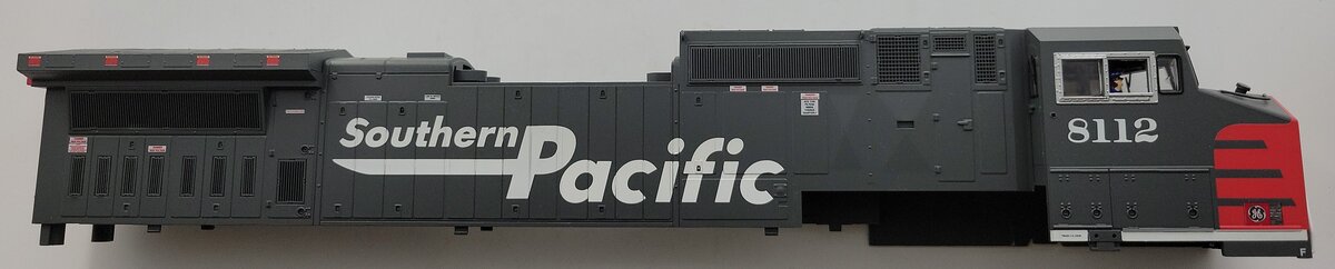 Lionel 39577-2 Southern Pacific GE Dash-9 Diesel Locomotive Body Shell #8112
