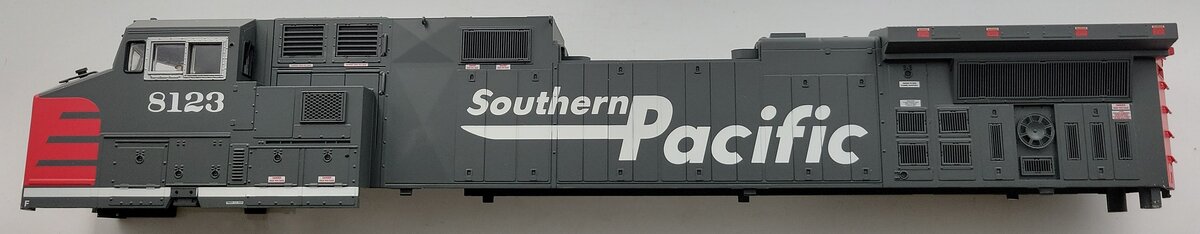 Lionel 39578-2 Southern Pacific GE Dash-9 Diesel Locomotive Body Shell #8123