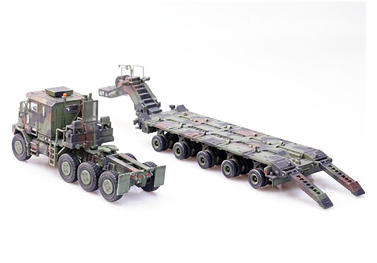 Panzerkampf PZ12206PA 1:72 Oshkosh M1070 Heavy Equipment Transporter (HET)