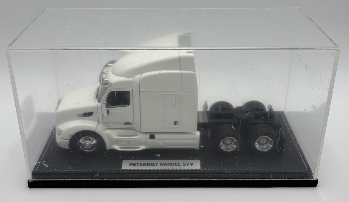 Tonkin 1:30 Peterbilt 579 w/Sleeper w/Display Case
