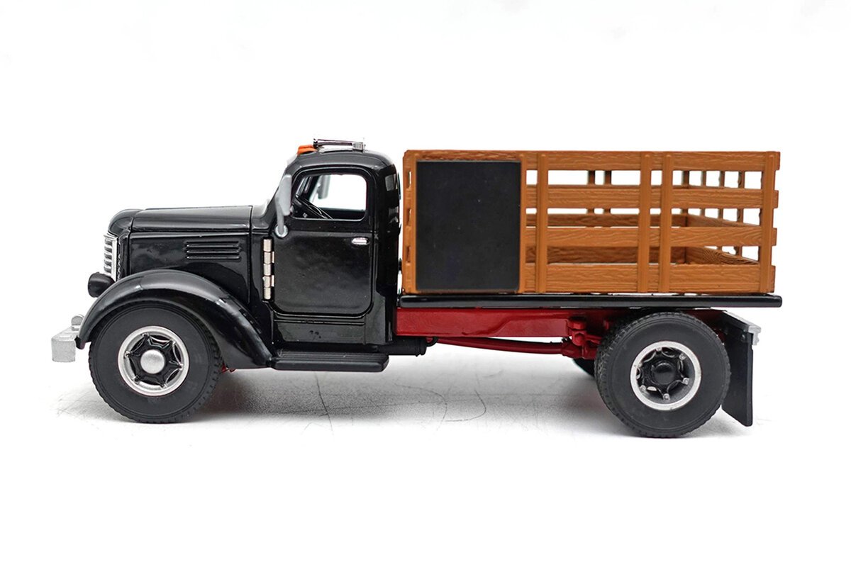 SpecCast 39512 1:50 International KB-8 Stakebed Truck