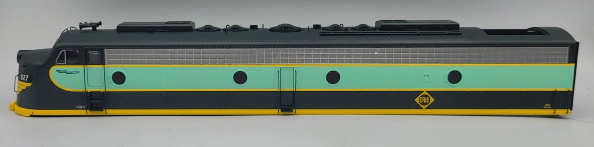 Lionel 81233-2 Erie E8 Diesel Locomotive Unpowered A Unit Shell #827