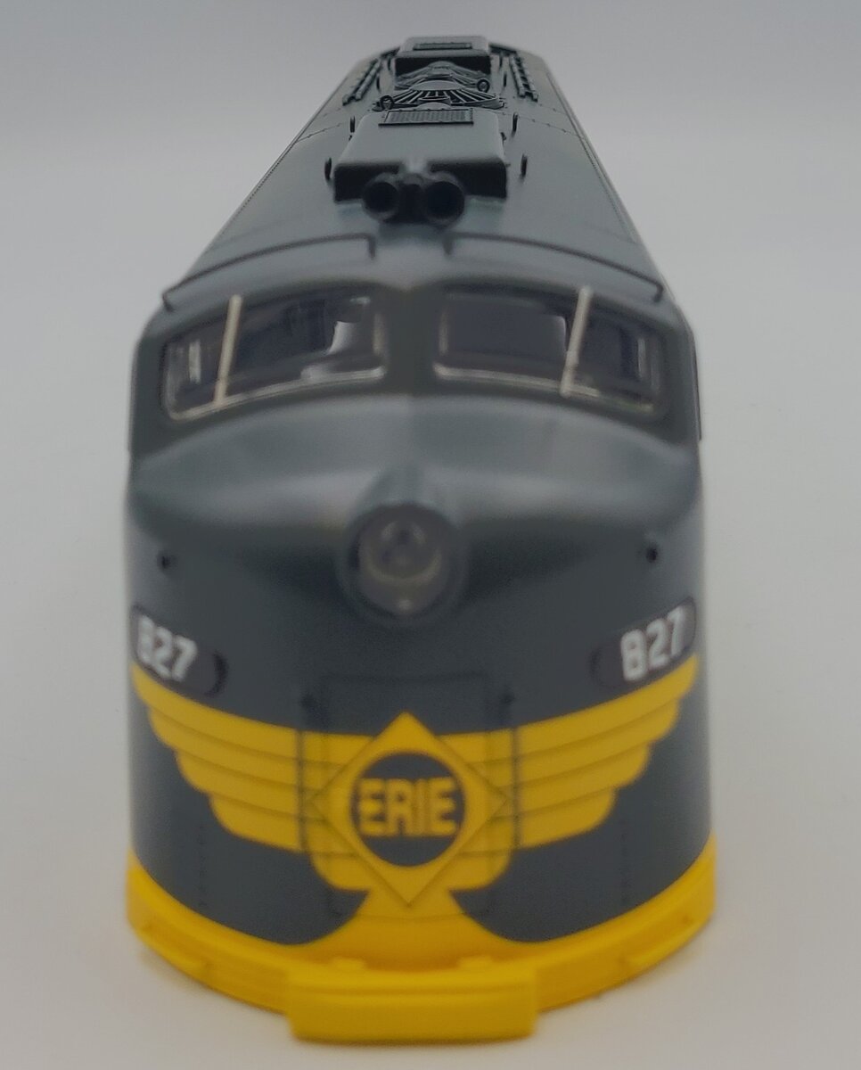 Lionel 81233-2 Erie E8 Diesel Locomotive Unpowered A Unit Shell #827