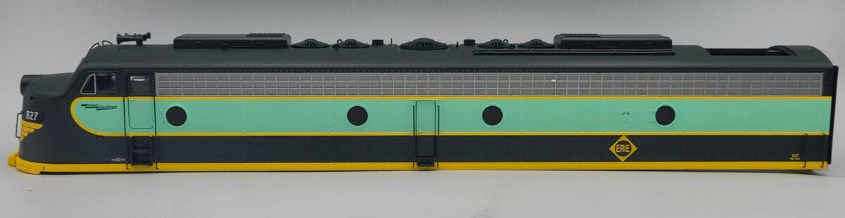 Lionel 81233-2 Erie E8 Diesel Locomotive Unpowered A Unit Shell #827