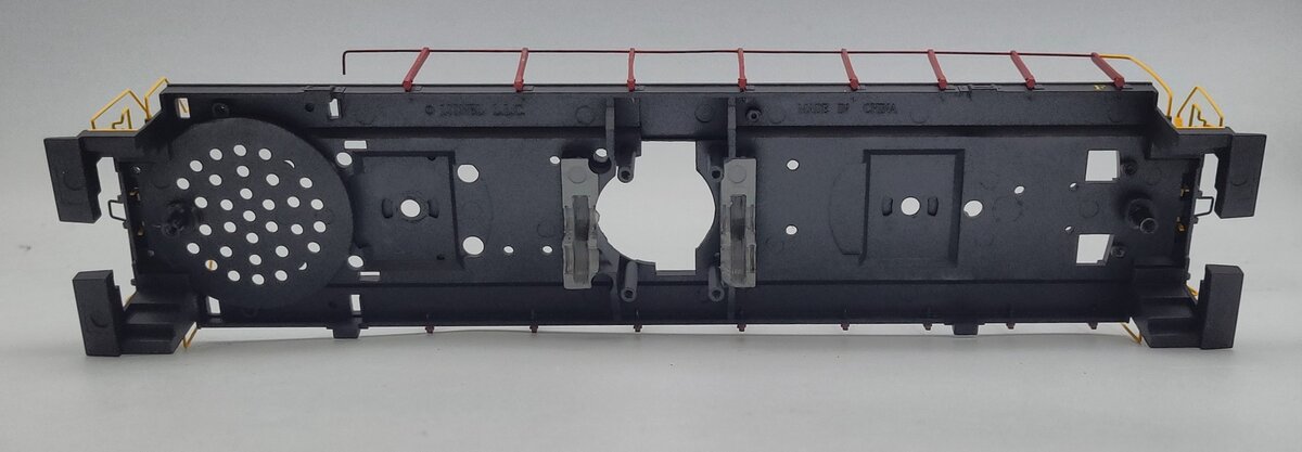 Lionel 82116-34 Black Diecast Canadian Pacific S2 Diesel Switcher Frame #7020