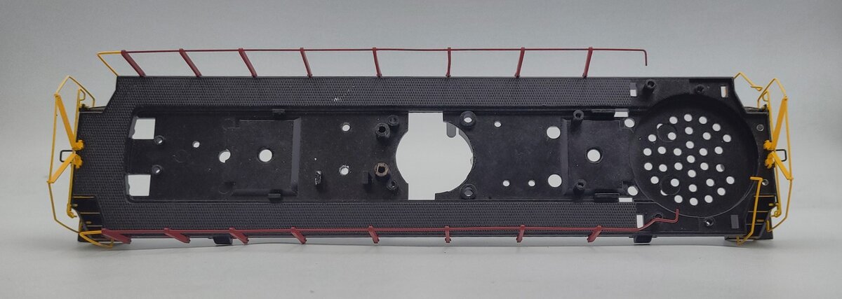 Lionel 82116-34 Black Diecast Canadian Pacific S2 Diesel Switcher Frame #7020
