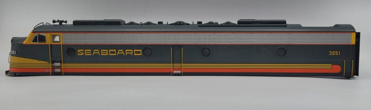 Lionel 81238-2 Seaboard E8 Powered Diesel Locomotive A Unit Shell #3051