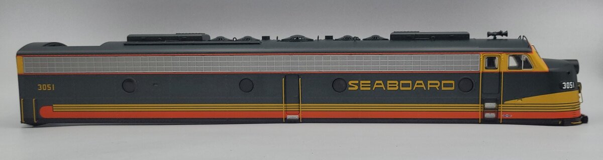 Lionel 81238-2 Seaboard E8 Powered Diesel Locomotive A Unit Shell #3051