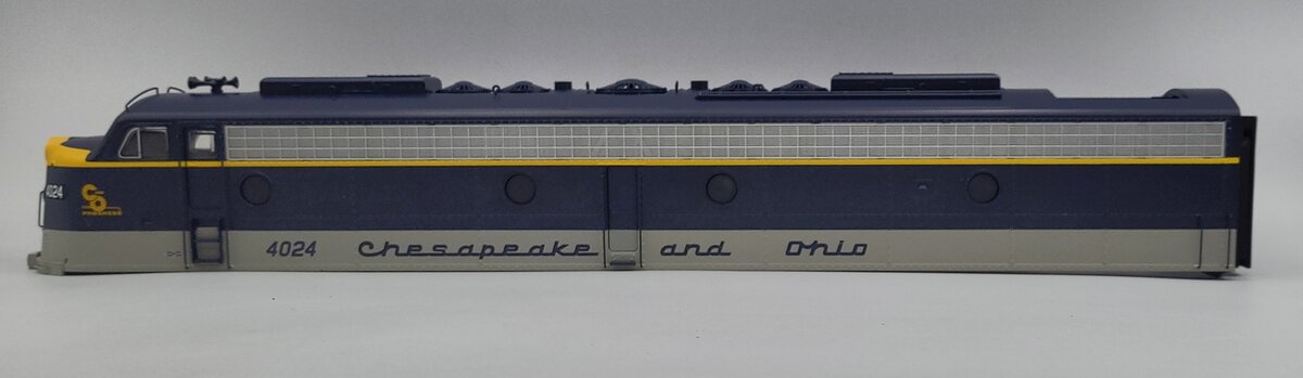 Lionel 81229-2 Chesapeake & Ohio E8 Diesel Locomotive Body Shell #4024