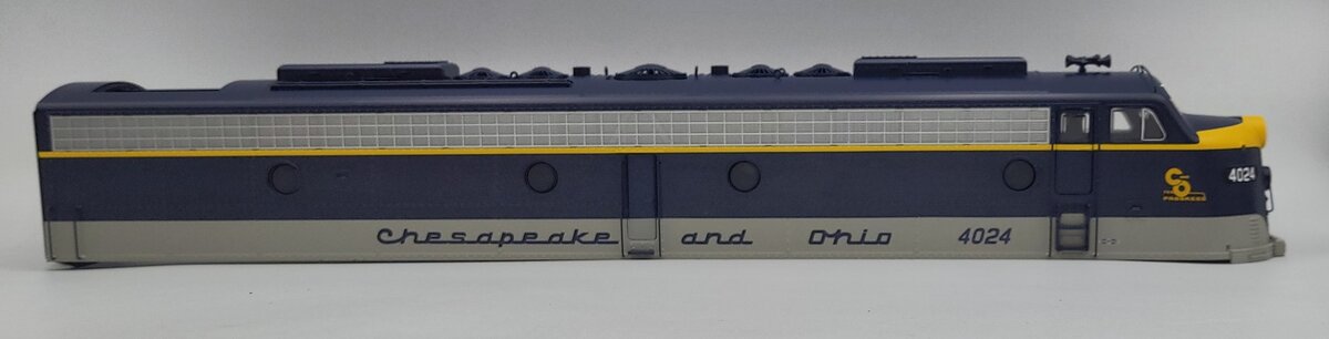 Lionel 81229-2 Chesapeake & Ohio E8 Diesel Locomotive Body Shell #4024