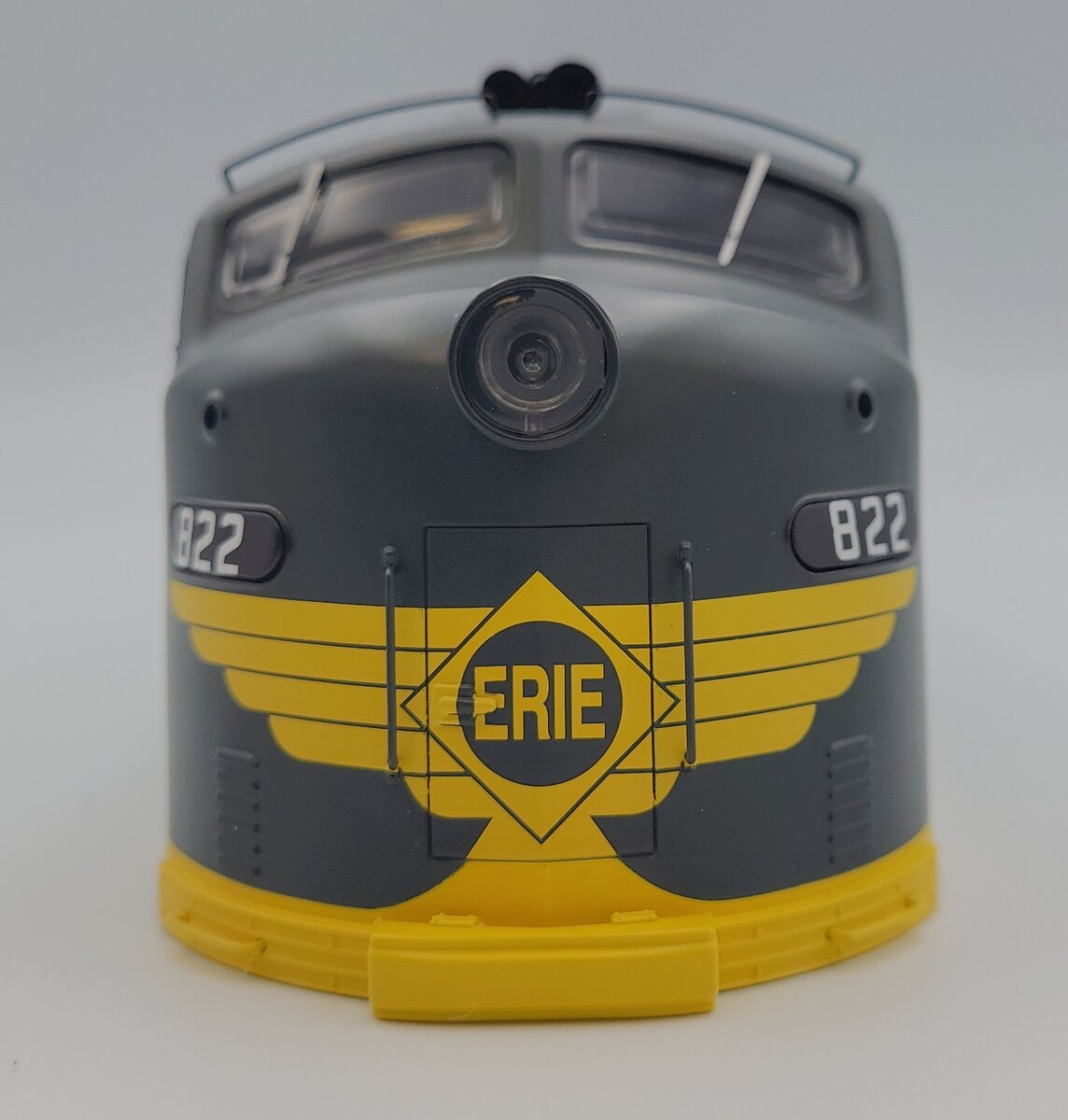 Lionel 81232-2 Erie E8 Powered Diesel Locomotive Body Shell #822