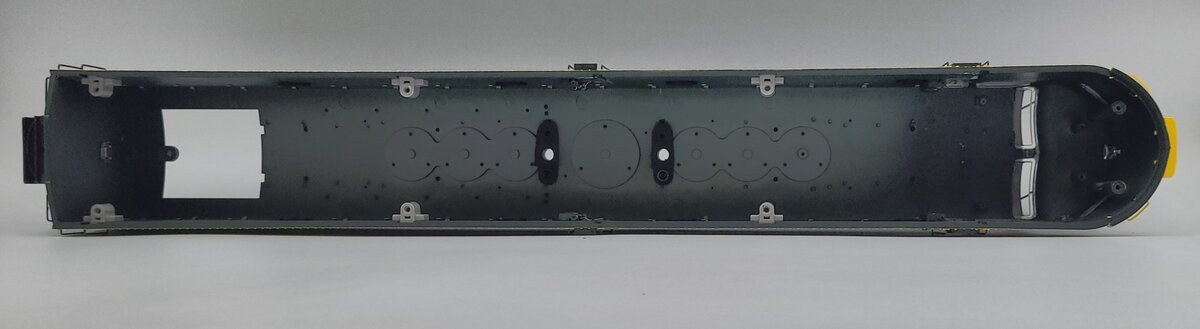 Lionel 81232-2 Erie E8 Powered Diesel Locomotive Body Shell #822