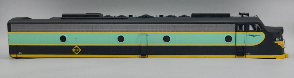 Lionel 81232-2 Erie E8 Powered Diesel Locomotive Body Shell #822