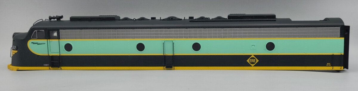 Lionel 81232-2 Erie E8 Powered Diesel Locomotive Body Shell #822