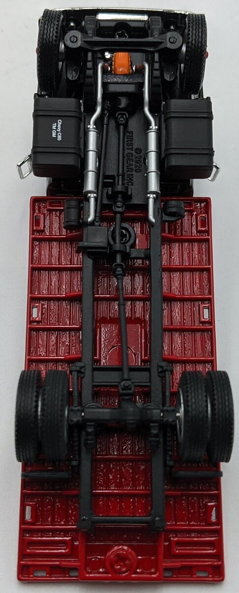 First Gear 60-0924 1:64 Chevrolet C65 W/Single Axle Flatbed Black/Red